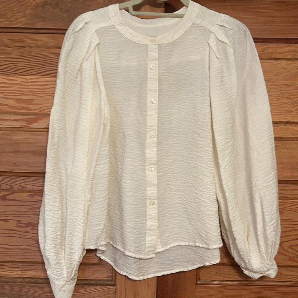 Crinkled fabric short with puffy sleeves